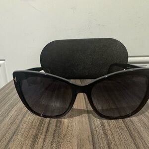 Tom Ford Elegant Black Sunglasses